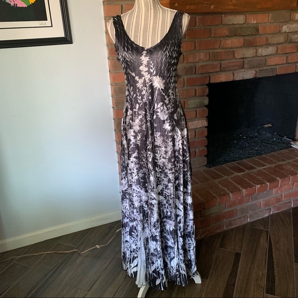 Komarov Dresses & Skirts - Komarov Black White Floral Crinkle Sleeveless Maxi Dress Sz M